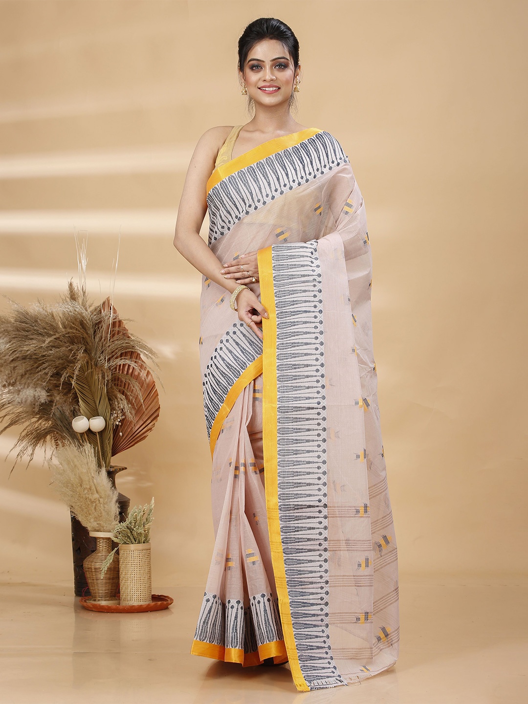 

Ruuprekha Woven Design Pure Cotton Taant Saree, Cream