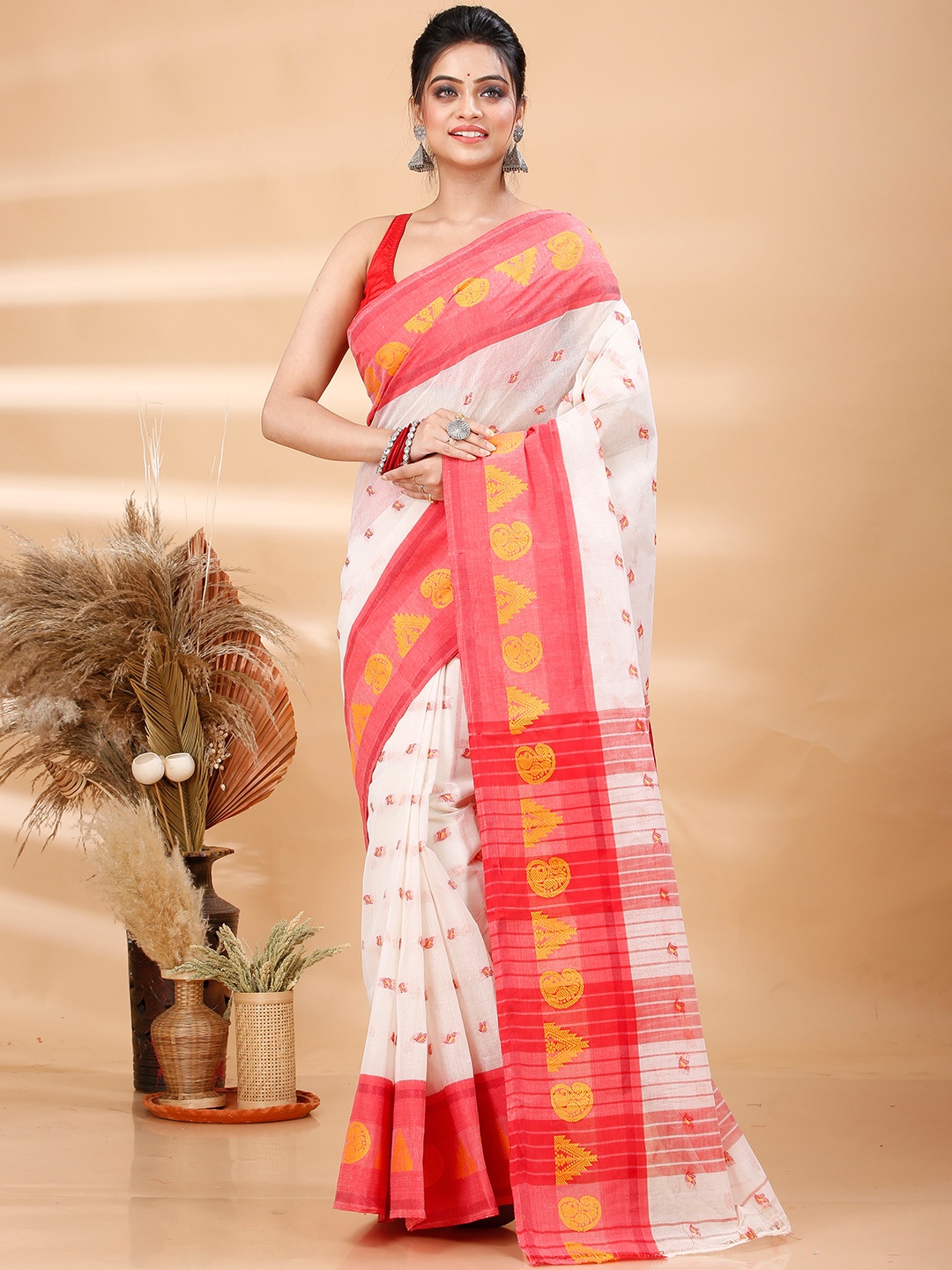 

Ruuprekha Woven Design Zari Pure Cotton Taant Saree, White