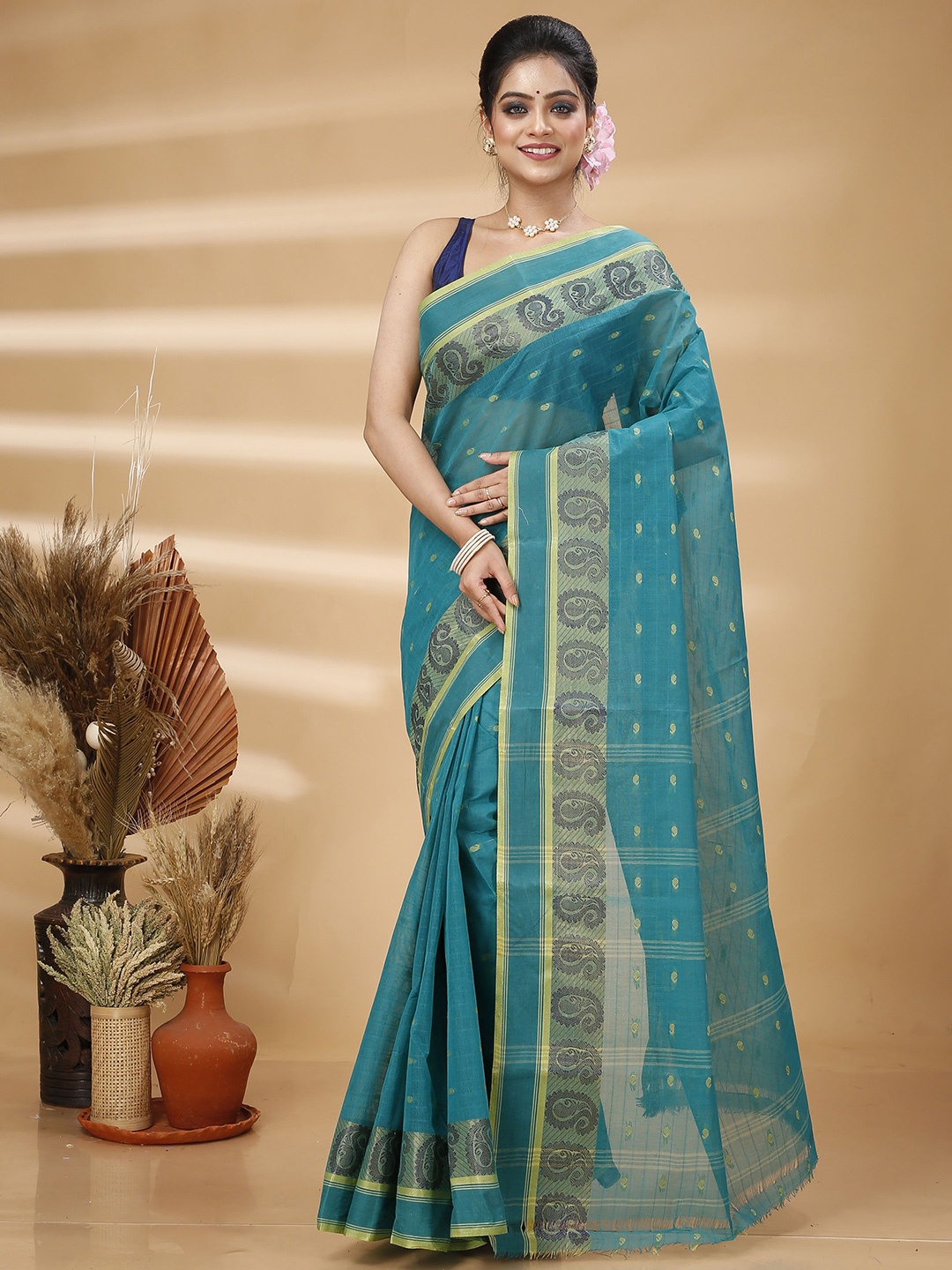 

Ruuprekha Woven Design Zari Pure Cotton Taant Saree, Green