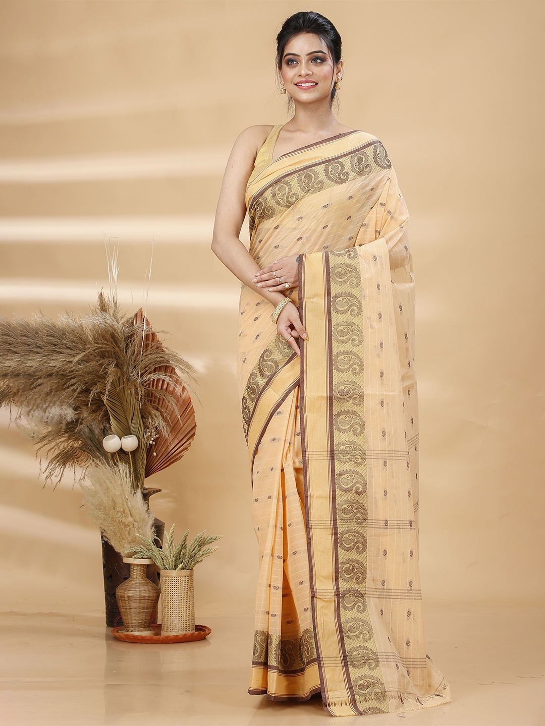 

Ruuprekha Patchwork Pure Cotton Taant Saree, Cream