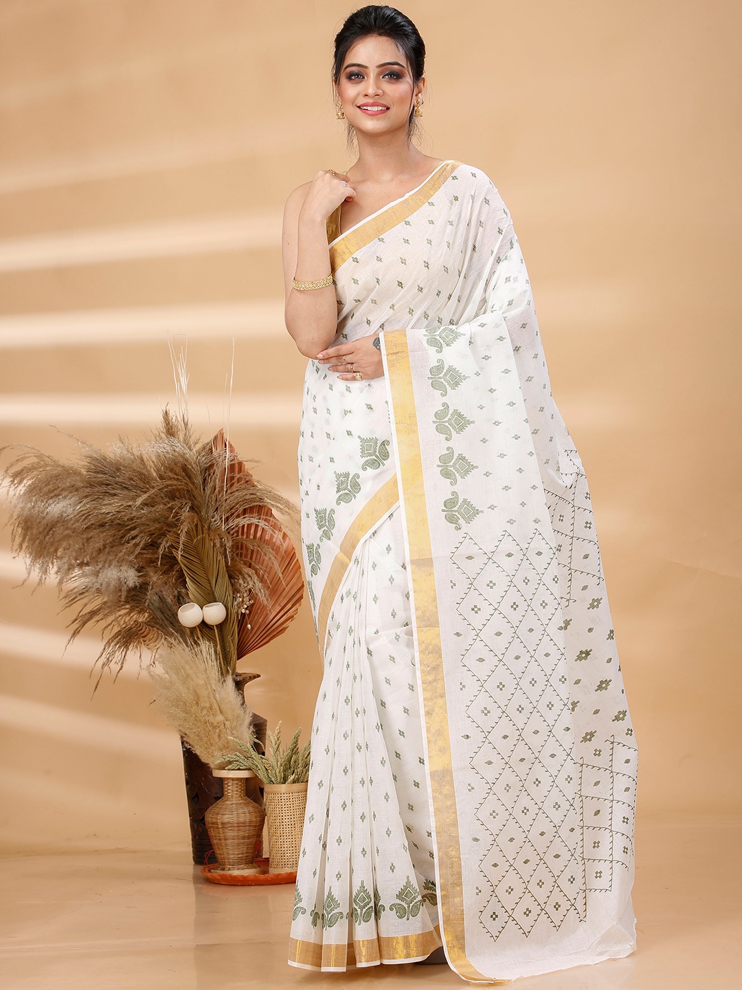 

Ruuprekha Woven Design Zari Pure Cotton Taant Saree, White