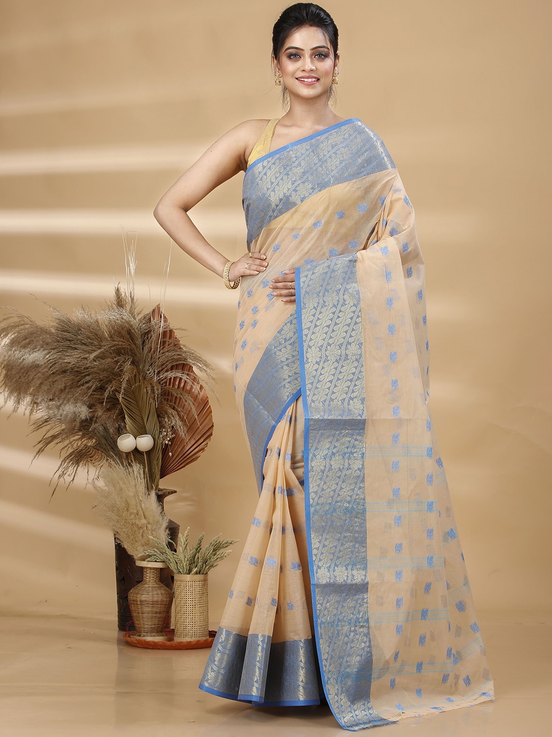 

Ruuprekha Woven Design Zari Pure Cotton Taant Saree, Cream