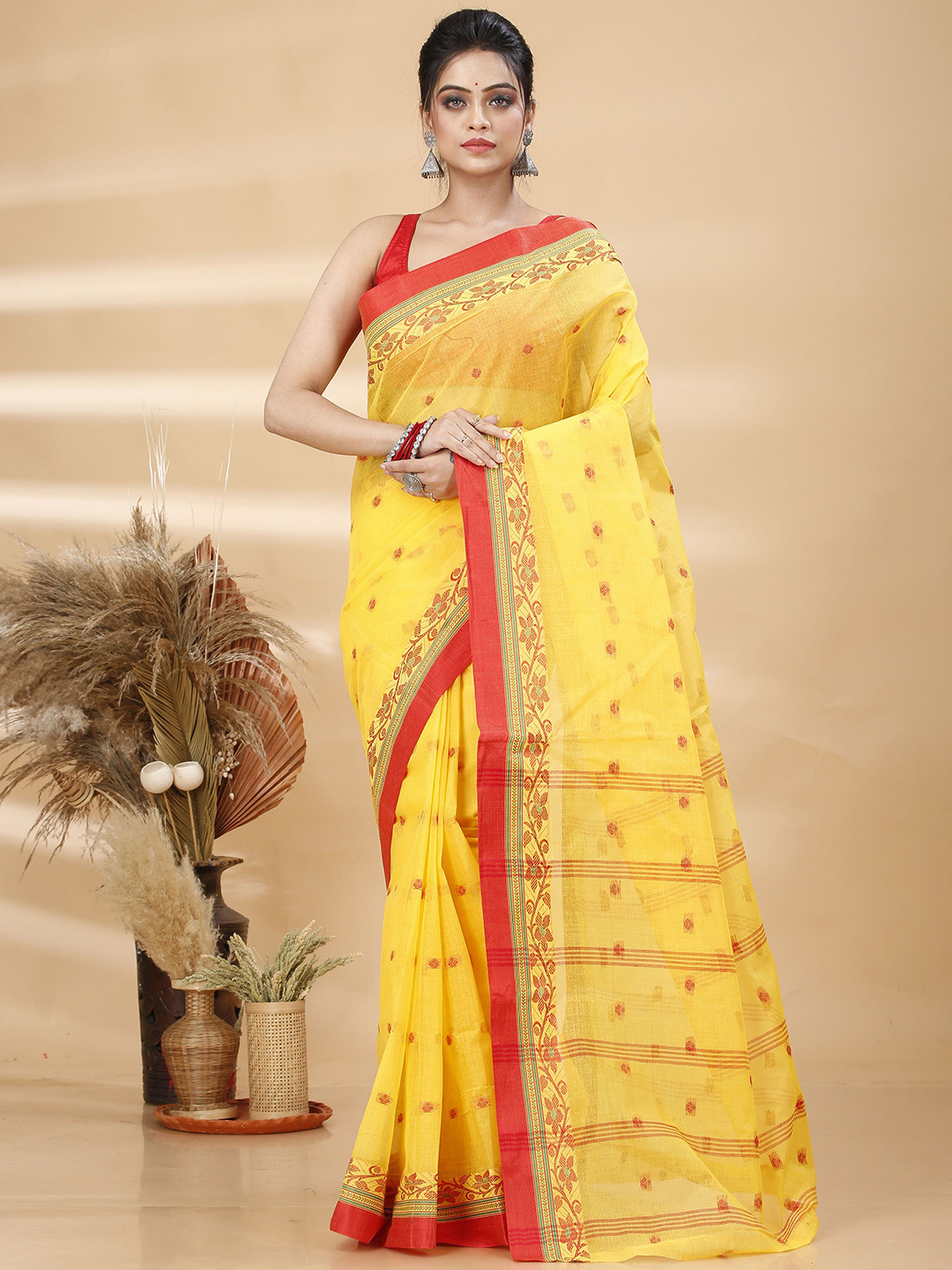 

Ruuprekha Ethnic Motifs Woven Design Pure Cotton Taant Saree, Yellow