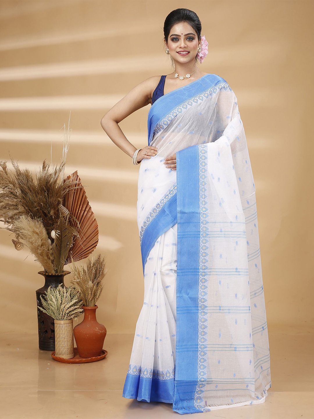 

Ruuprekha Woven Design Zari Pure Cotton Taant Saree, White