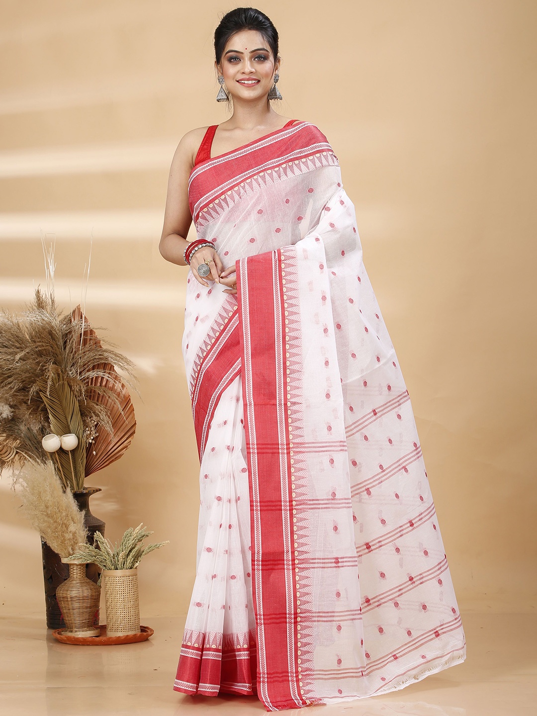 

Ruuprekha Woven Design Pure Cotton Taant Saree, White