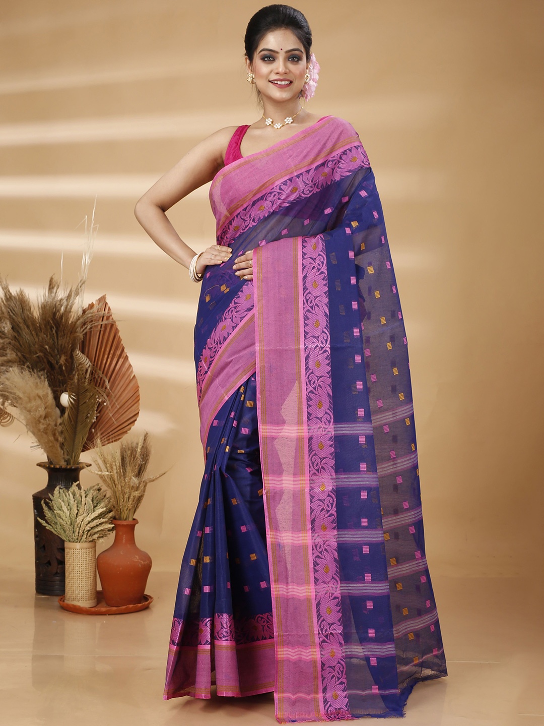 

Ruuprekha Woven Design Pure Cotton Taant Saree, Navy blue