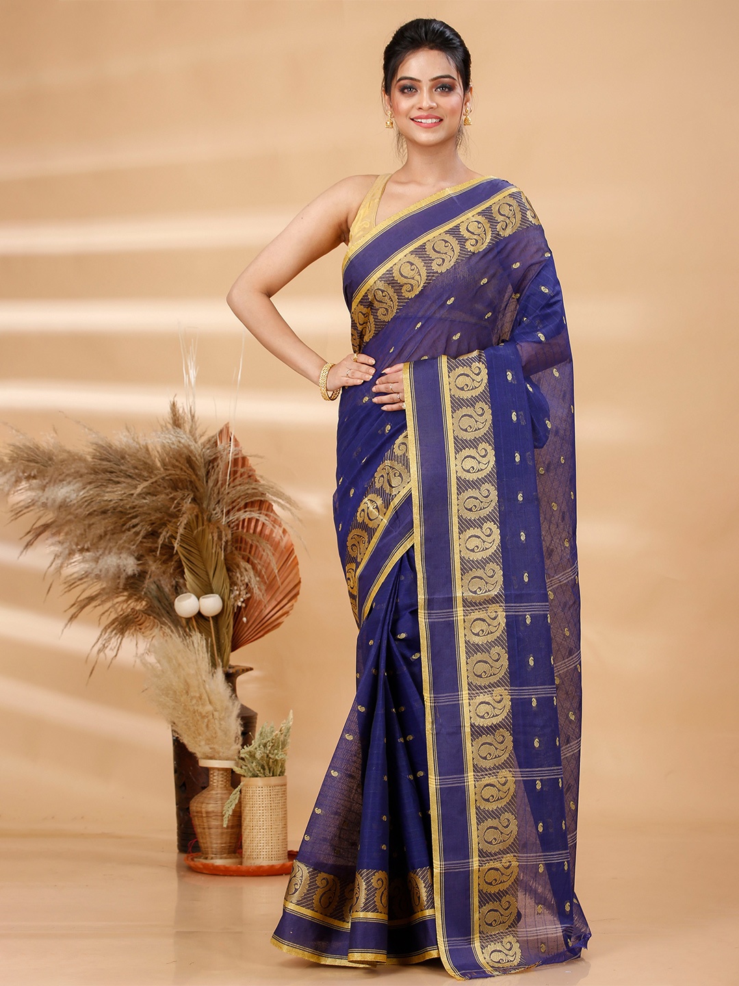

Ruuprekha Woven Design Pure Cotton Taant Saree, Navy blue