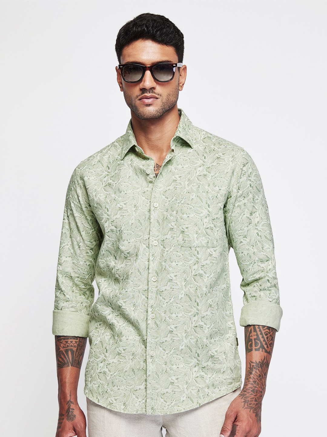 

Red Flame Men Slim Fit Floral Tropical Printed Casual Shirt, Green