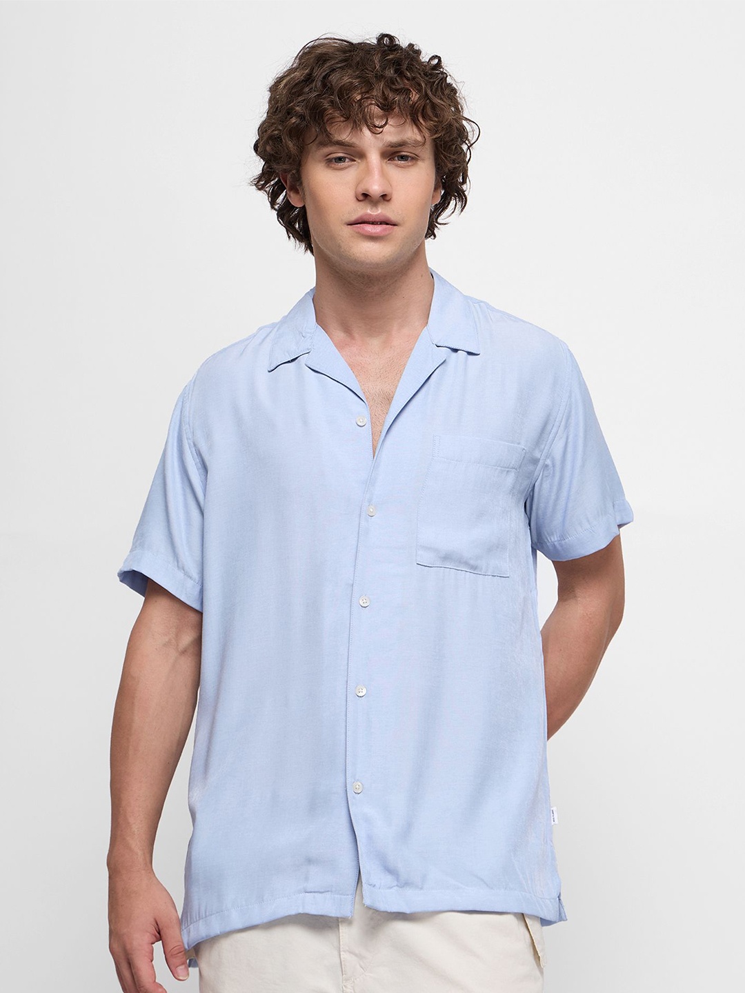 

Red Flame Men Slim Fit Solid Spread Collar Casual Shirt, Blue