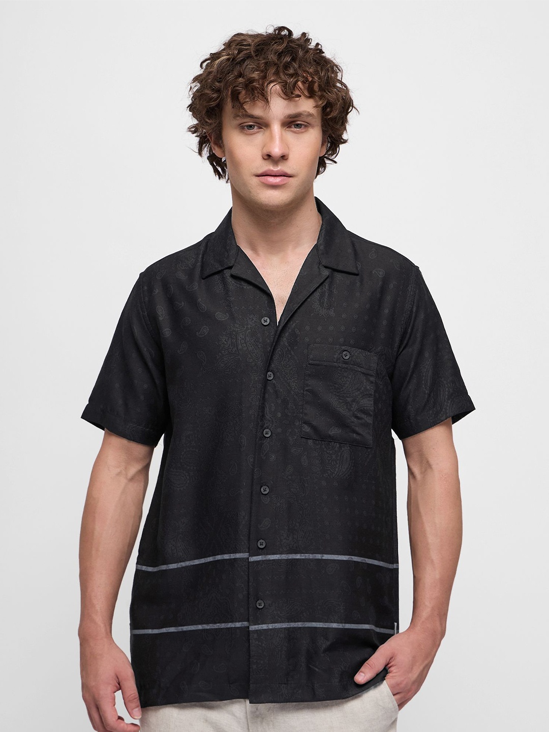 

Red Flame Men Slim Fit Solid Spread Collar Casual Shirt, Black