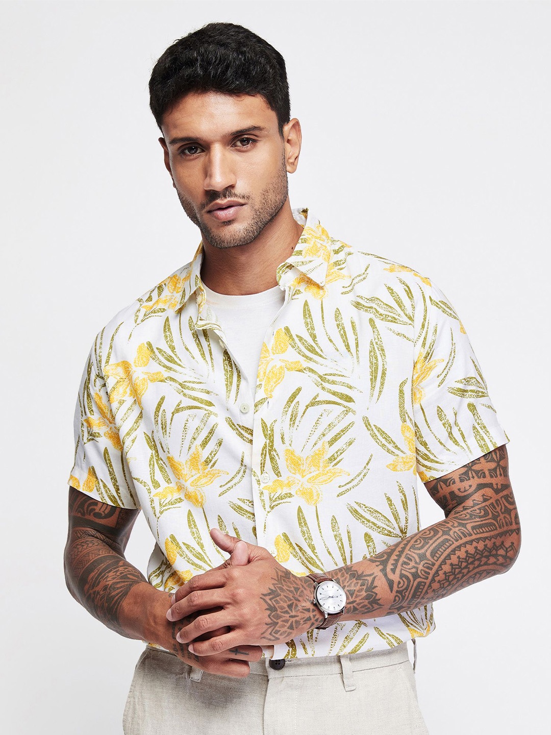 

Red Flame Men Slim Fit Tropical Printed Casual Shirt, White