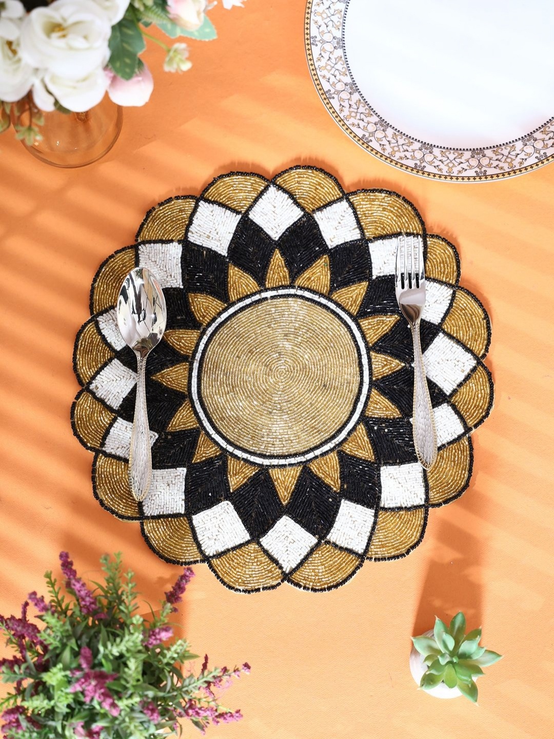 

YWULY Cream Coloured & White Beaded Floral Table Placemats