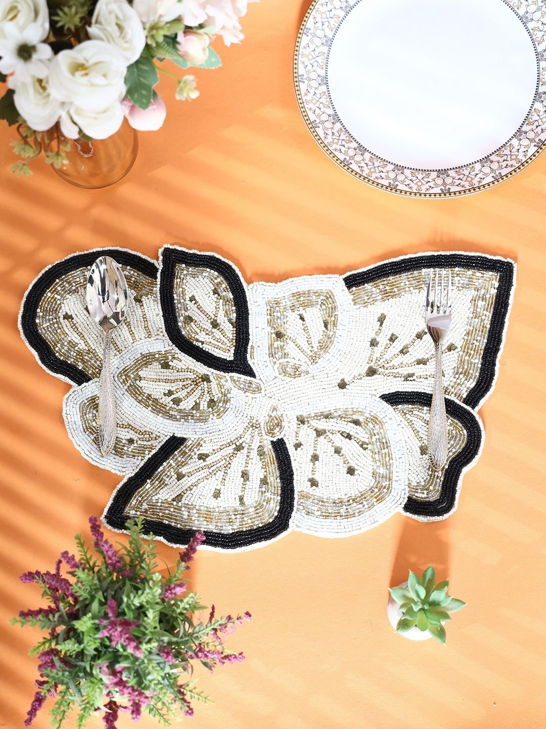 

YWULY Cream Coloured & Black Floral Beaded Table Placemats