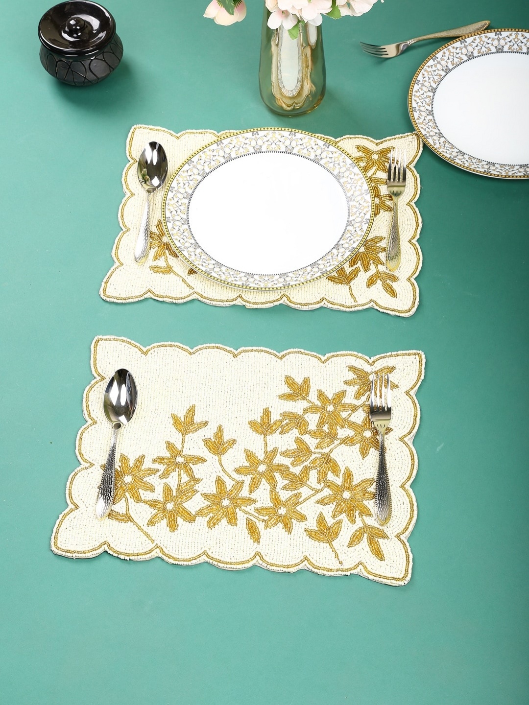 

YWULY Cream Coloured 2 Pieces Floral Embellished Beaded Round Table Placemats