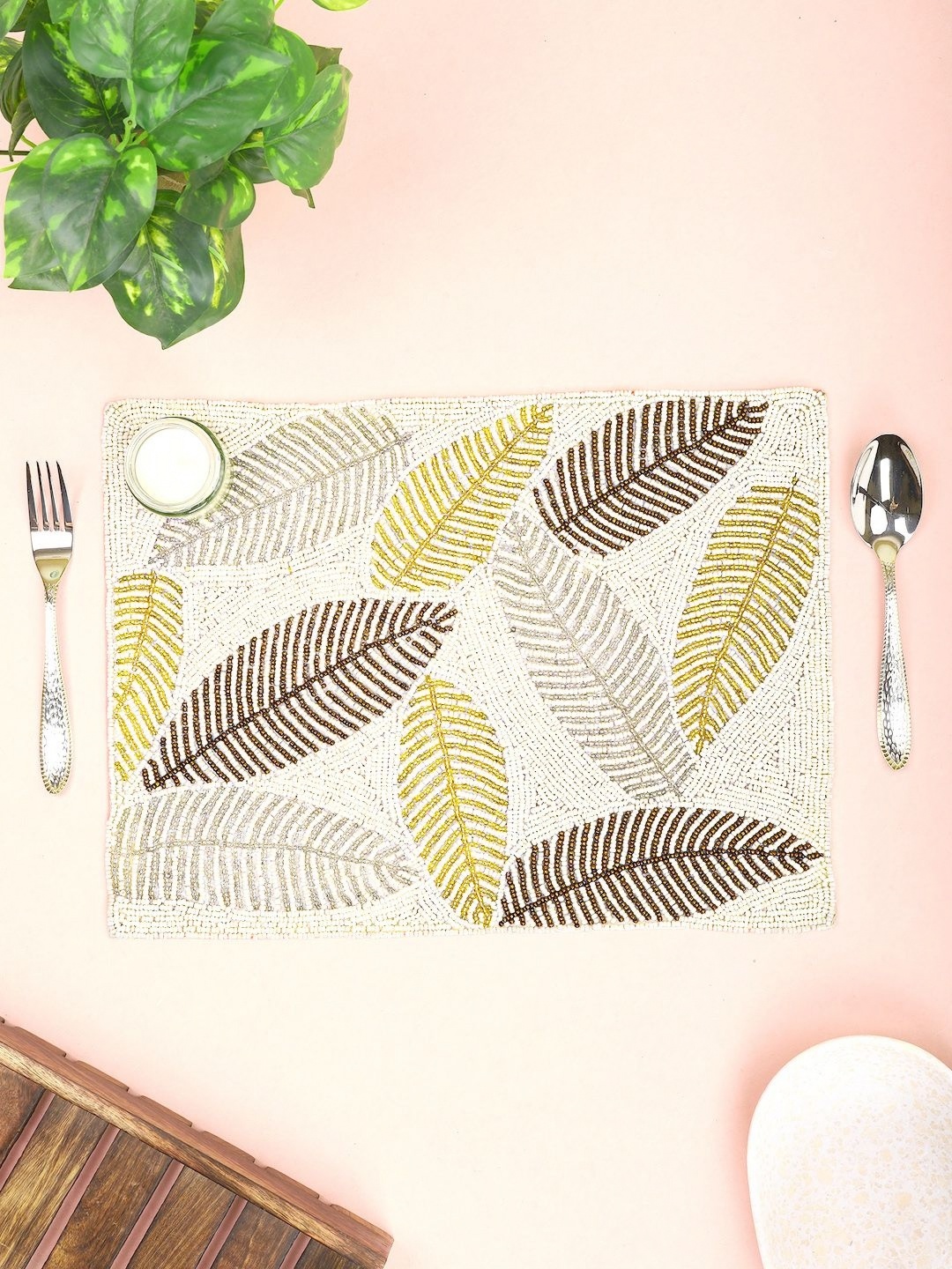 

YWULY Cream Floral Beaded Table Placemats