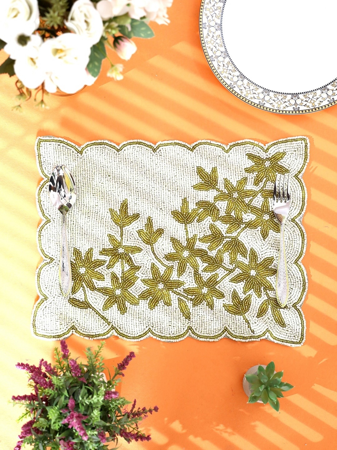 

YWULY White & Yellow Floral Embellished Beaded Round Table Placemats