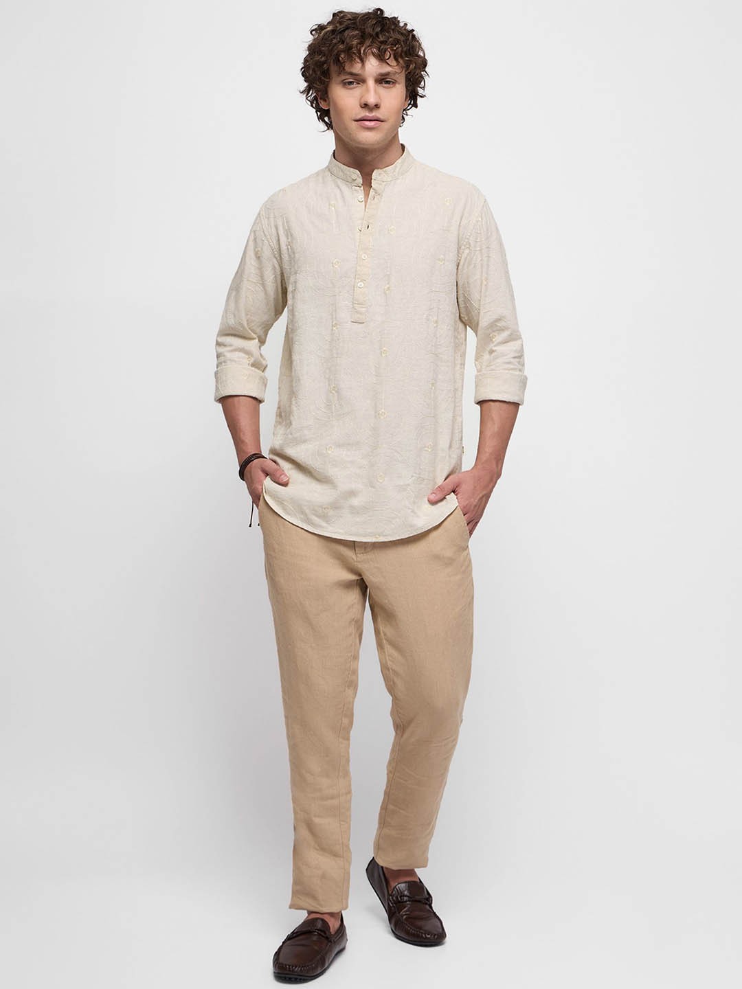 

Red Flame Geometric Embroidered Thread Work Pure Cotton Straight Kurta, Cream