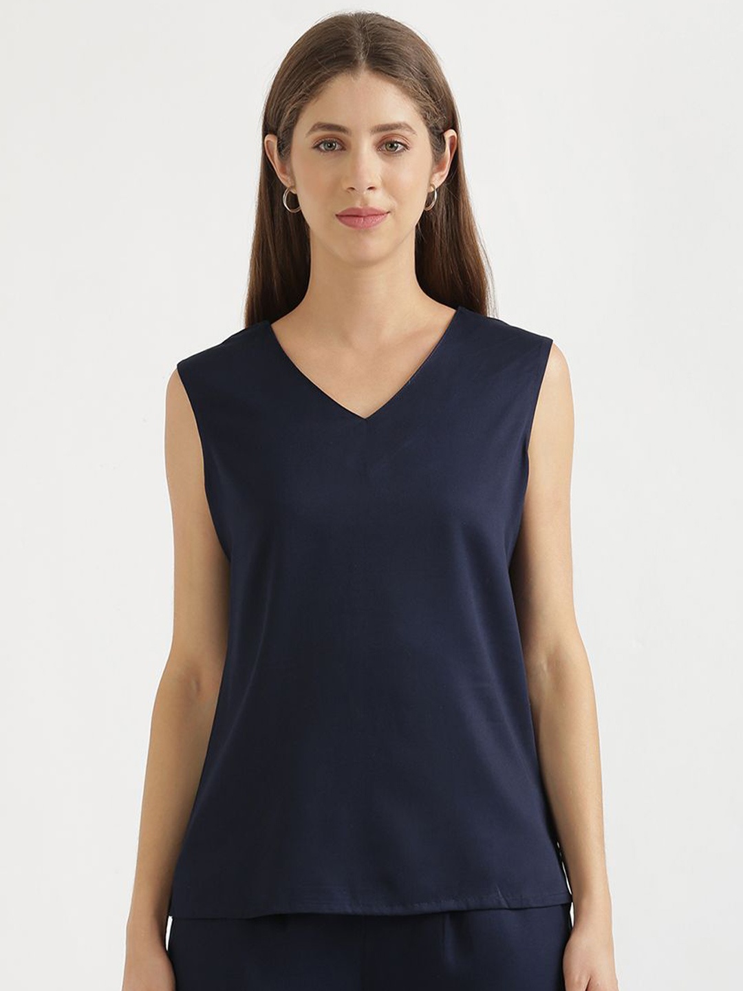 

SAADAA Women V-Neck Solid Sleeveless Top, Navy blue