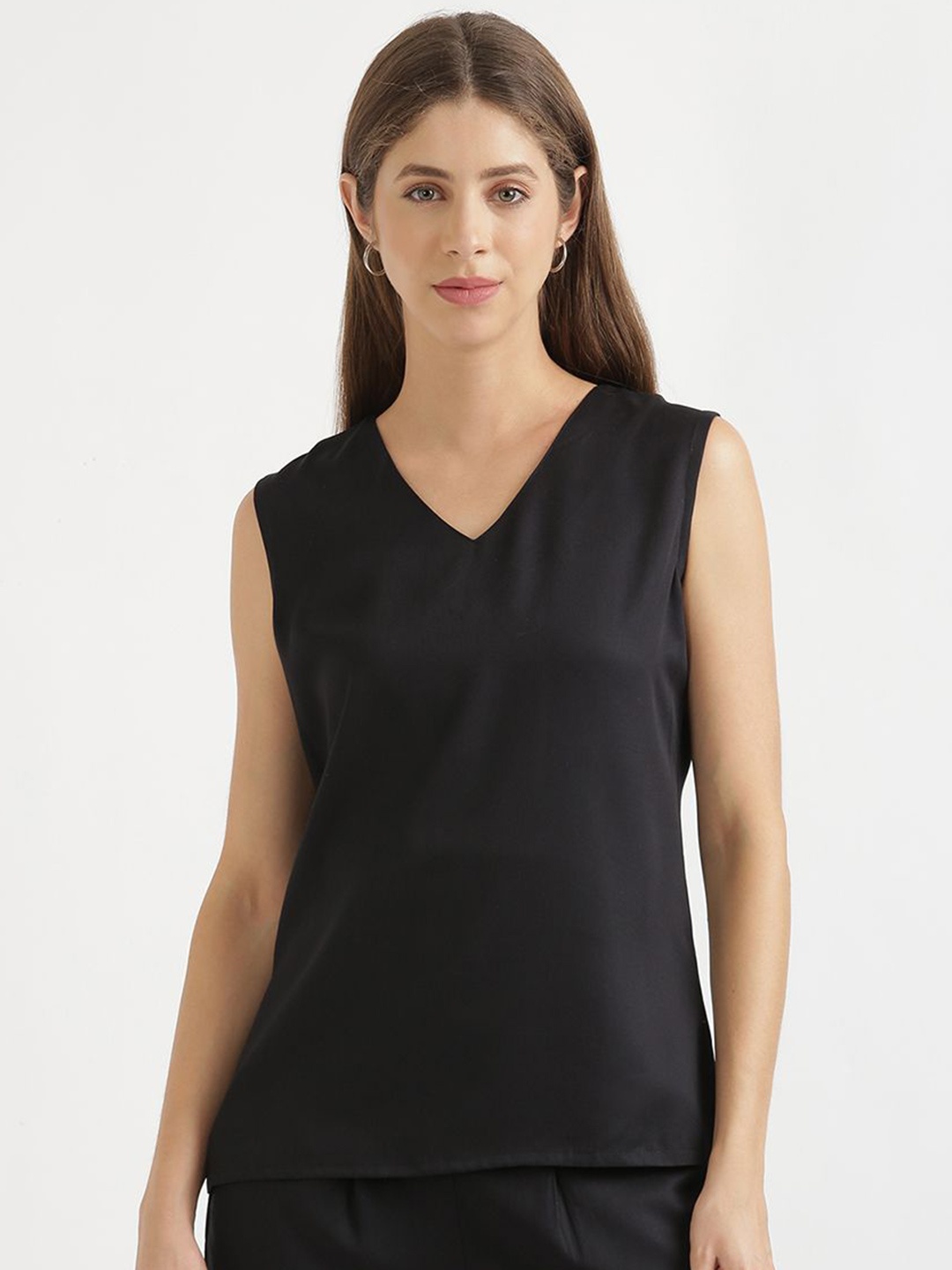 

SAADAA Women V-Neck Solid Sleeveless Top, Black