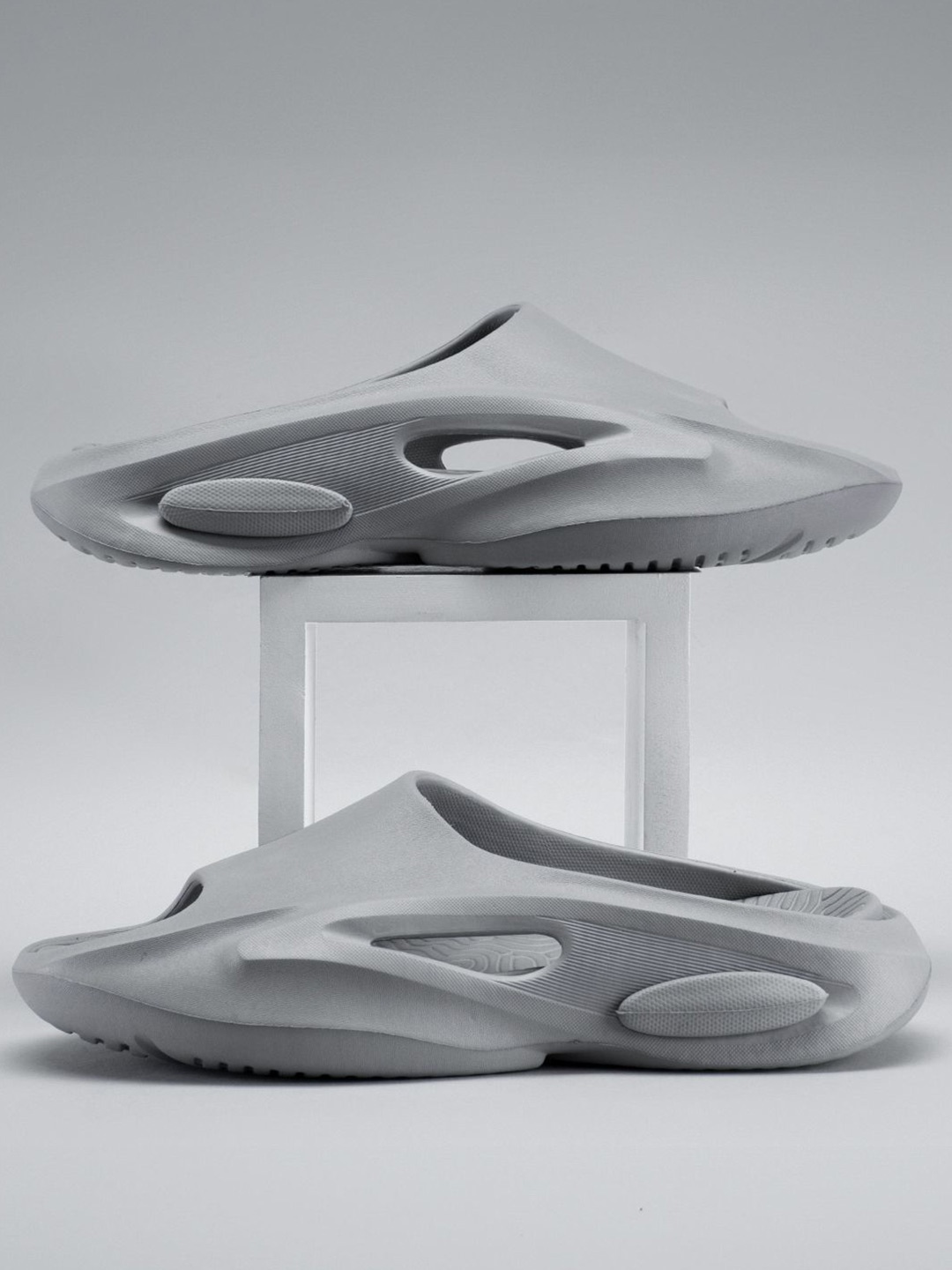 

Atom Men Rubber Clogs, Grey