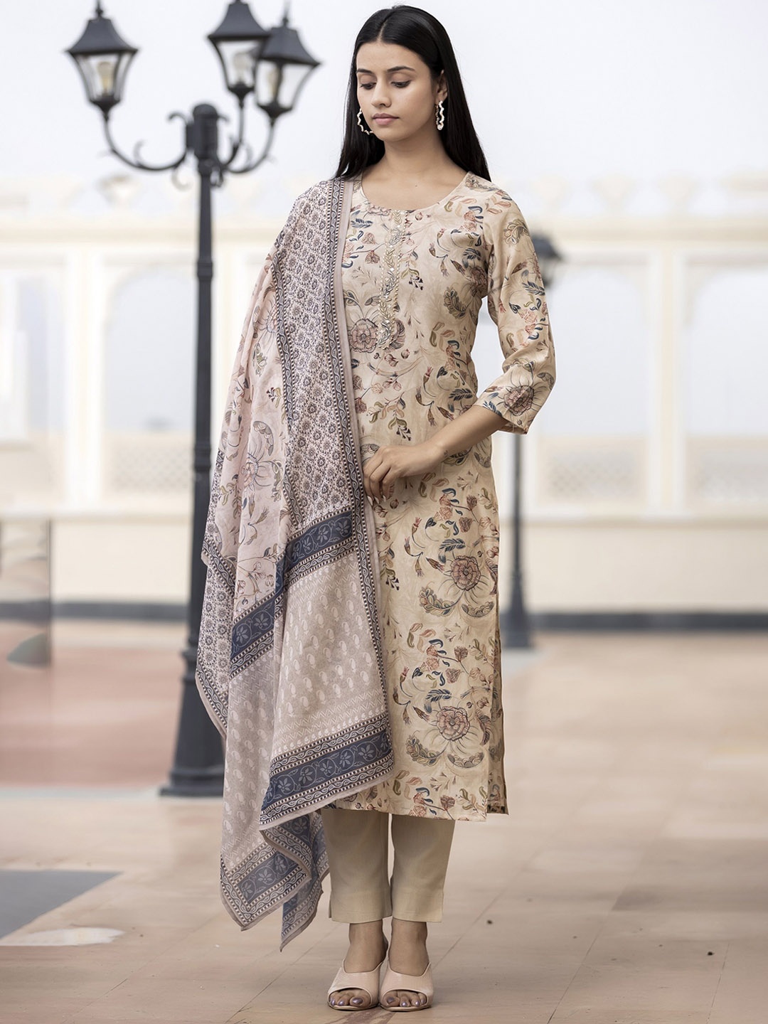 

KAAJH Floral Printed Round Neck Pure Silk Straight Kurta With Trousers & Dupatta, Cream