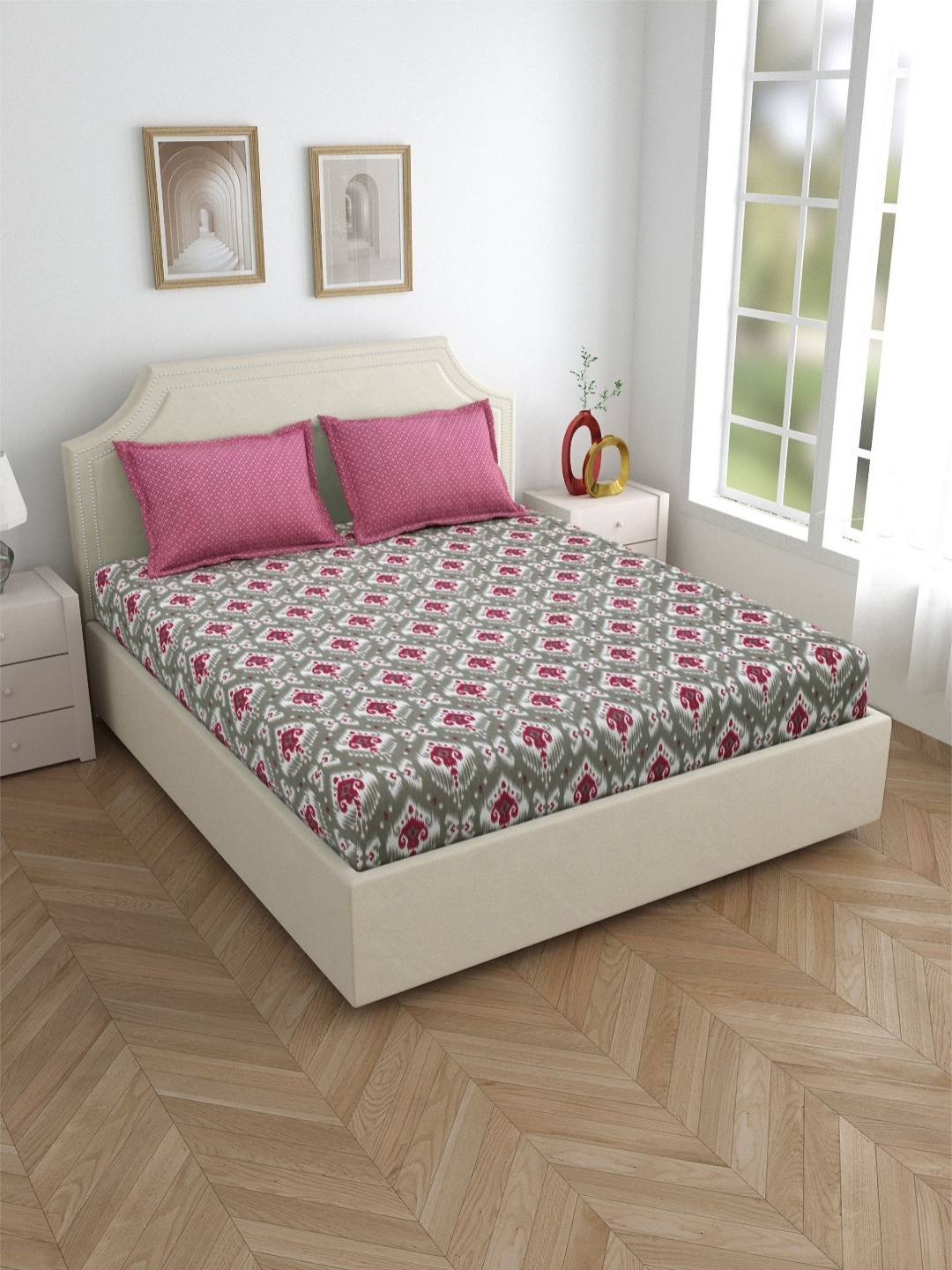 

Salona Bichona Grey & Maroon Ethnic Motifs 120 TC Cotton Queen Bedsheet & 2 Pillow Covers