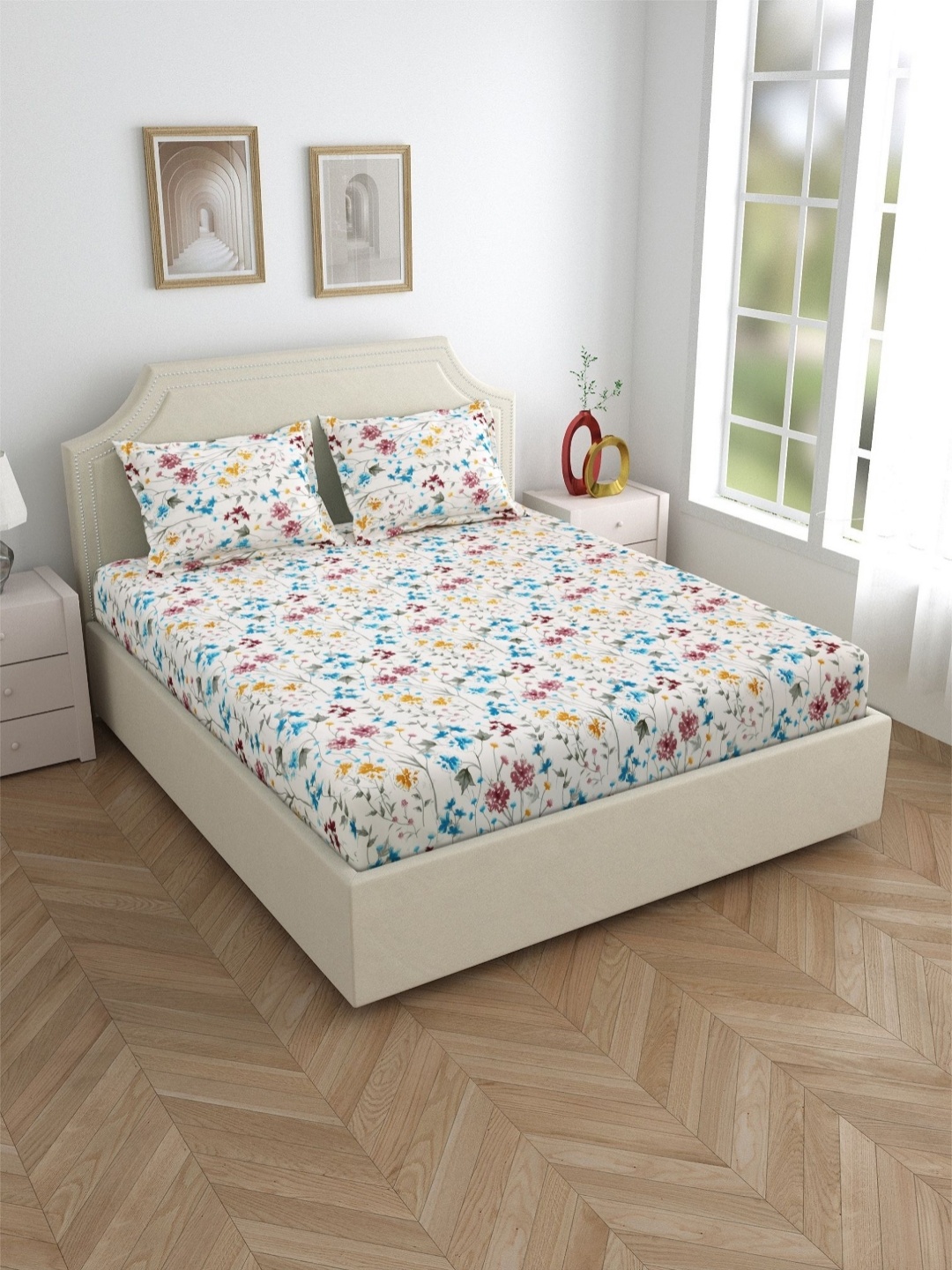 

Salona Bichona White & Blue Floral Printed 120 TC King Bedsheet with 2 Pillow Covers