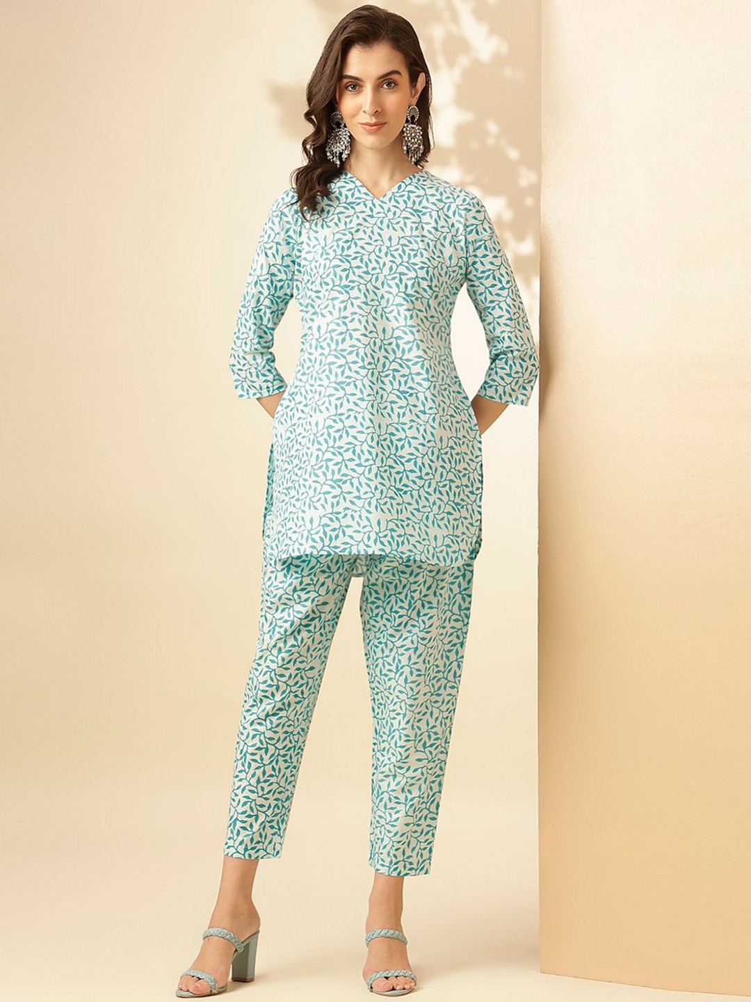 

Saanjh Floral Printed V Neck Tunic & Trouser Co-Ords, Blue