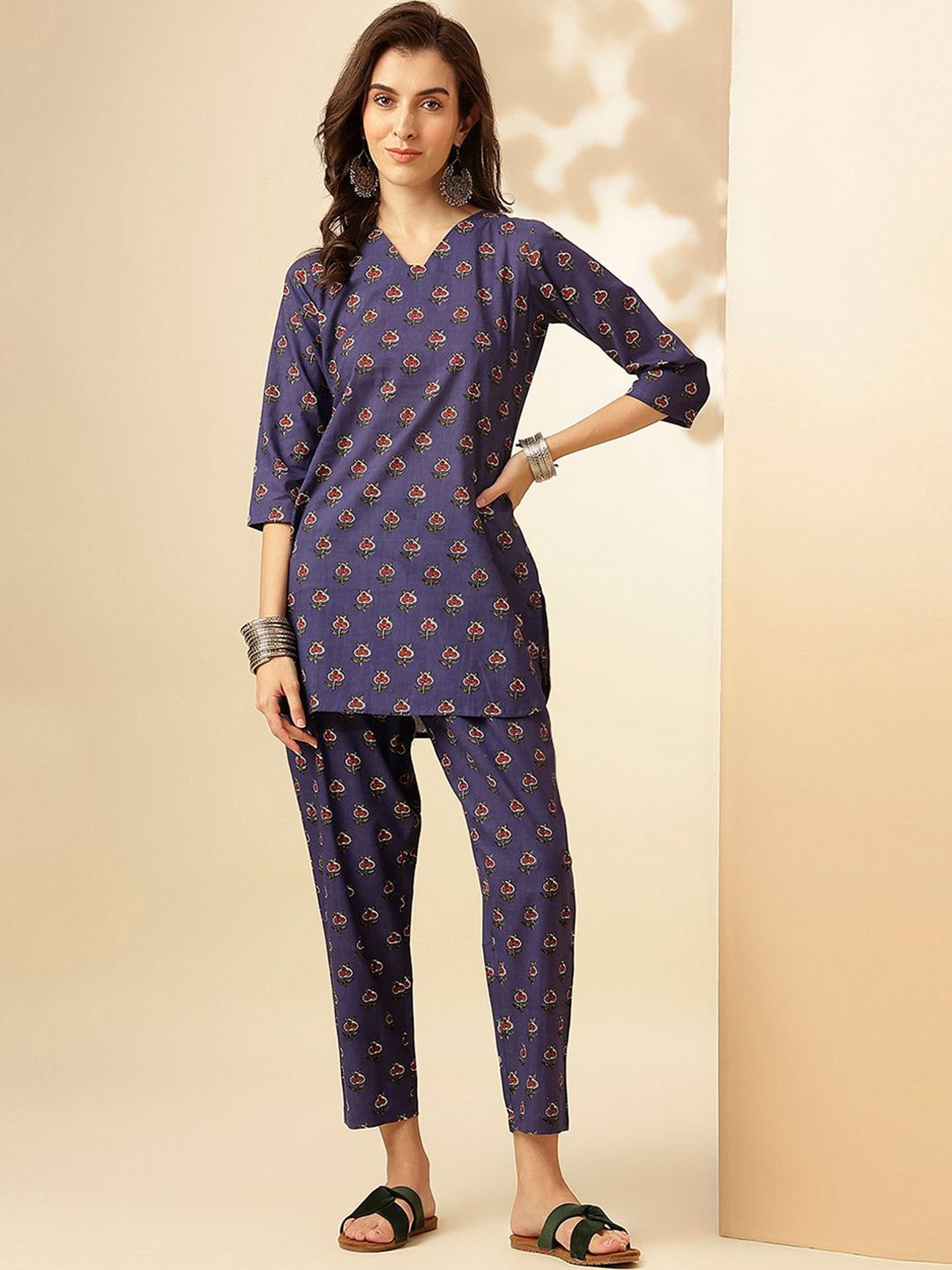 

Saanjh Blue & Red Floral Printed V-Neck Tunic With Trouser