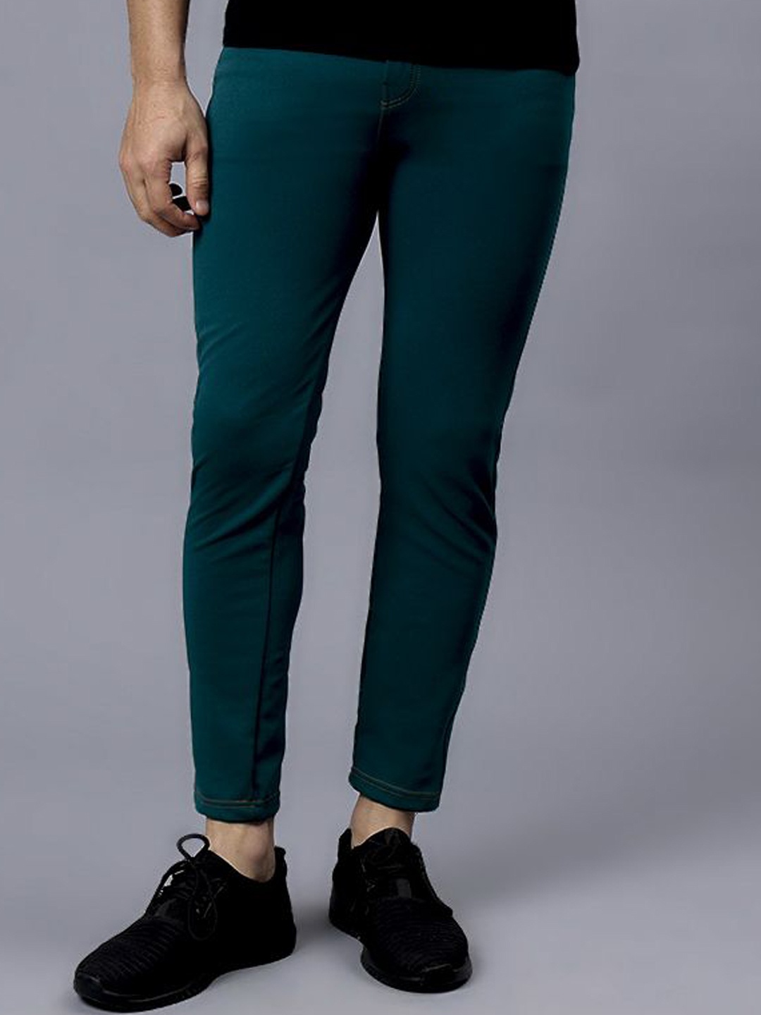 

WE PERFECT Men Mid-Rise Regular Fit Relaxed Trousers, Green