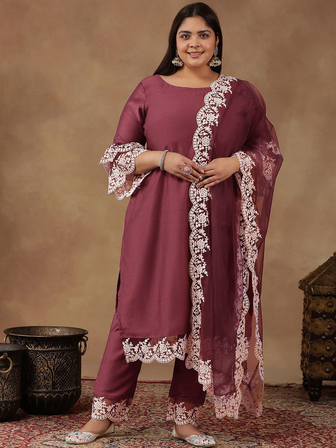 

INDDUS PLUS Size Embroidered Thread Work Straight Kurta With Trousers & Dupatta, Mauve