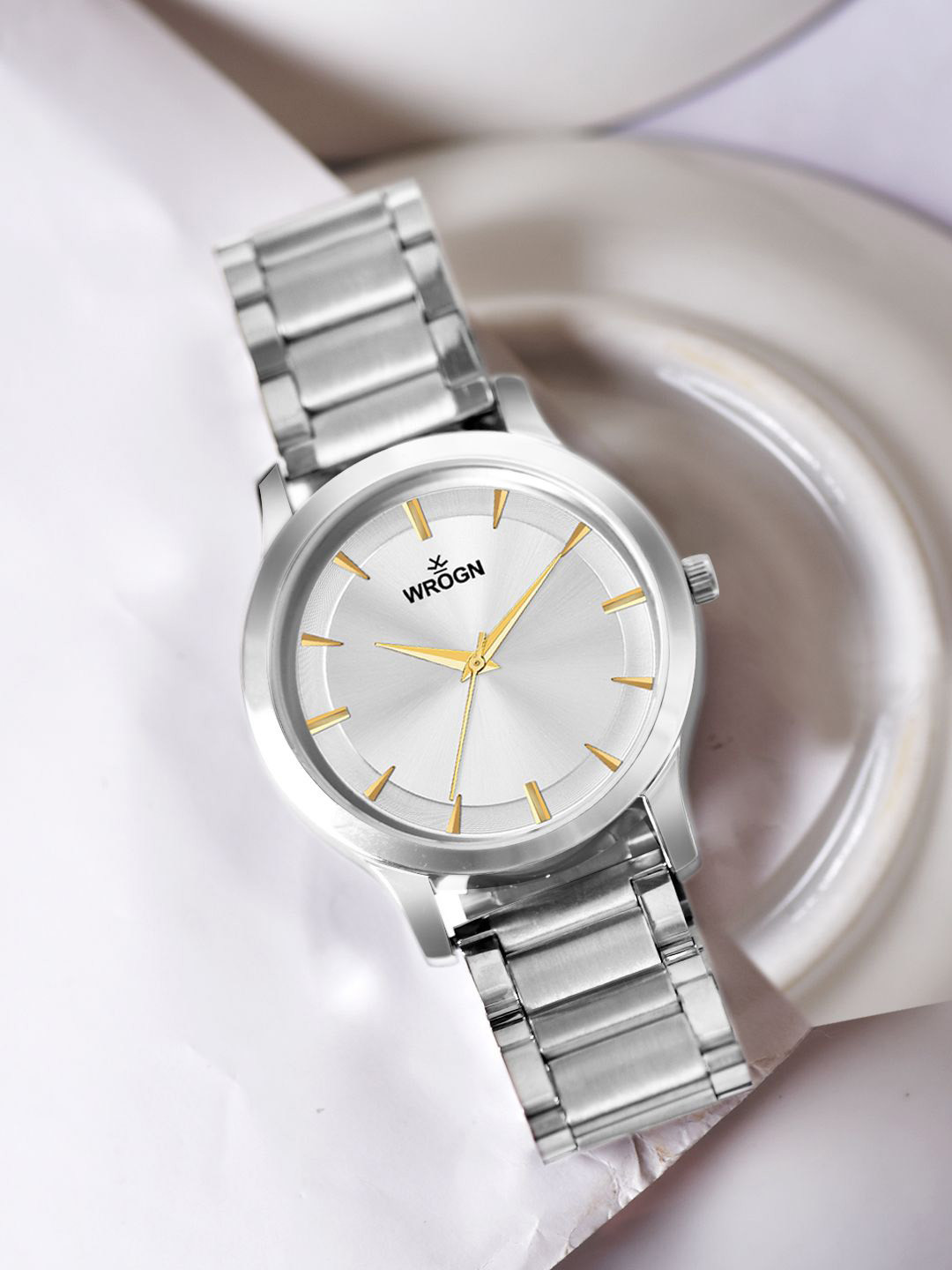

WROGN Men Dial & Stainless Steel Bracelet Style Straps Analogue Watch HOBWRG-24-0421, Silver