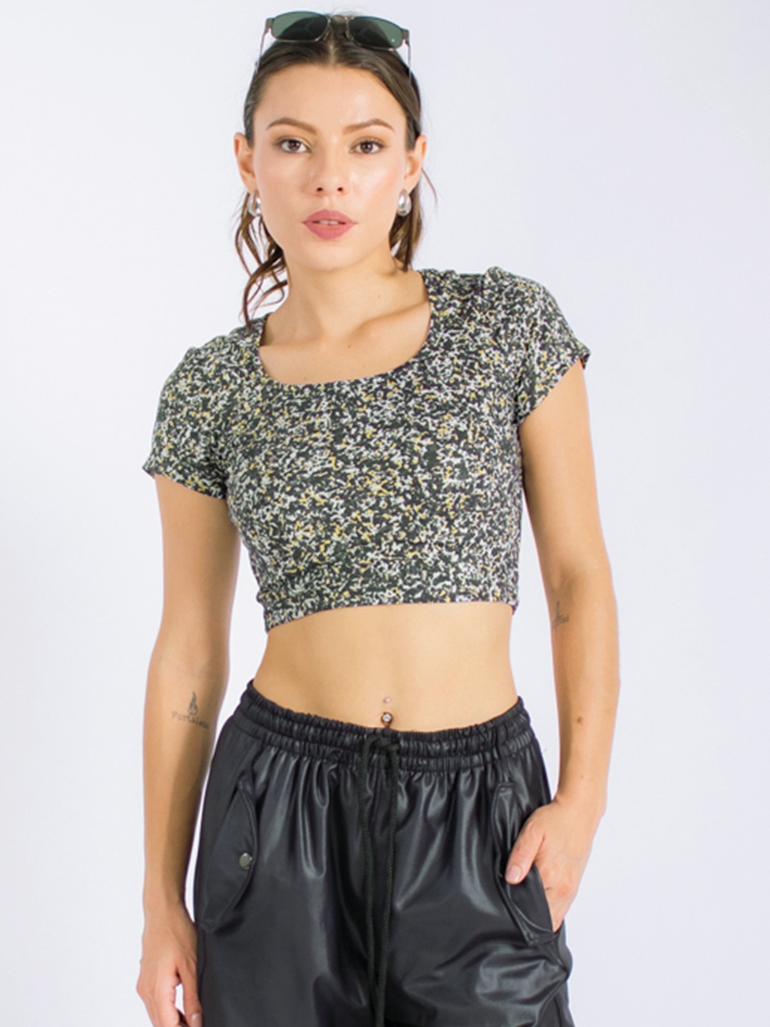 

Stylecast X Hersheinbox Floral Print Top, Charcoal