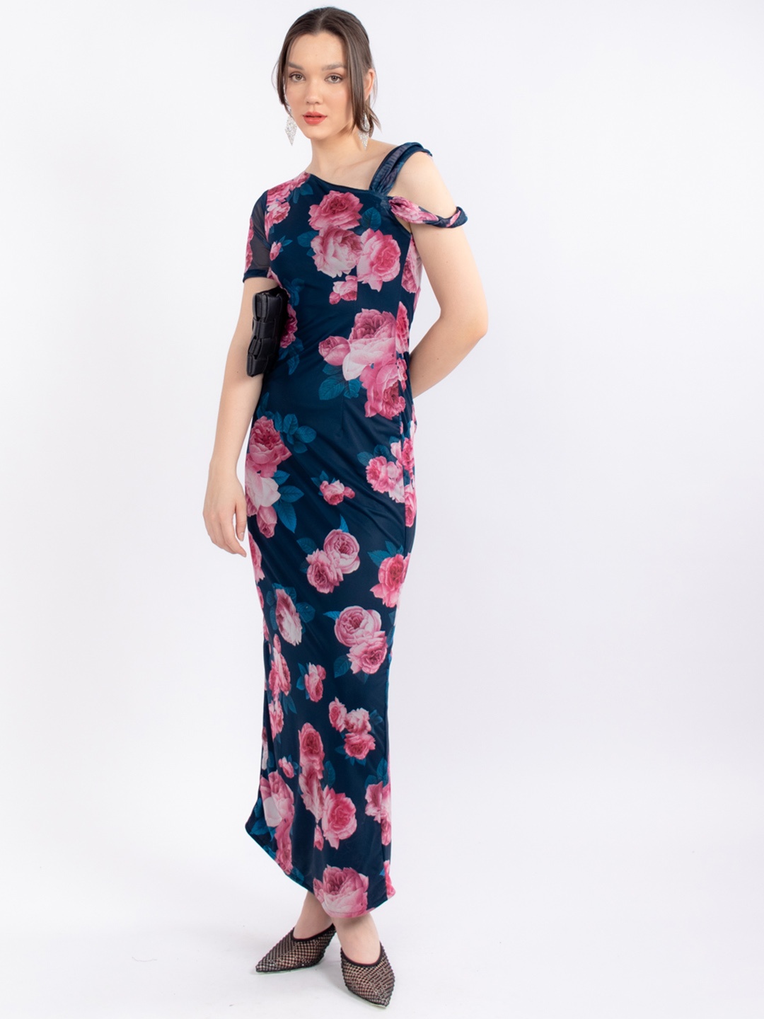 

Stylecast X Hersheinbox Floral Print Cold-Shoulder Maxi Dress, Navy blue