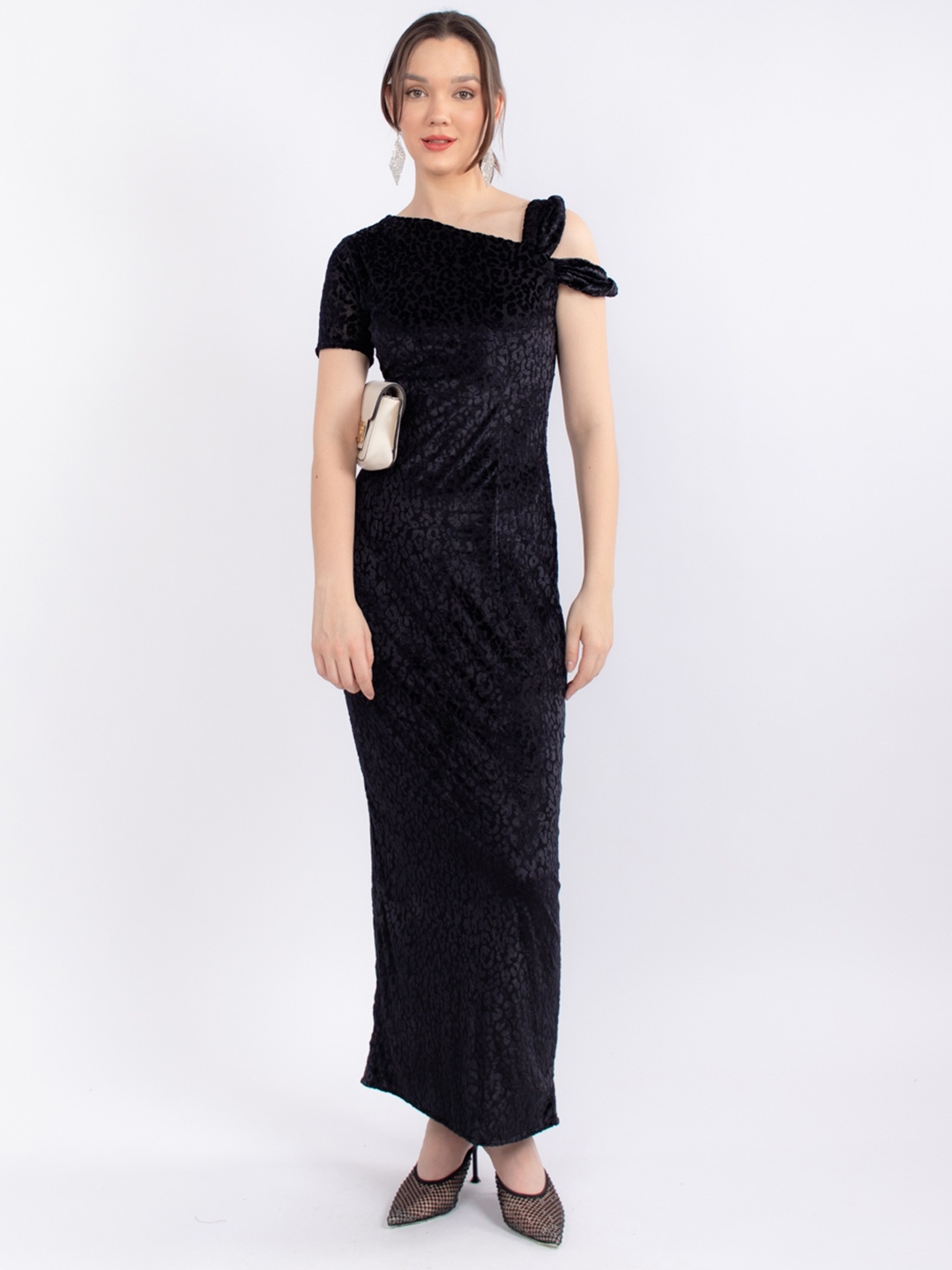 

Stylecast X Hersheinbox Animal Textured Velvet Asymmetric Maxi Dress, Black