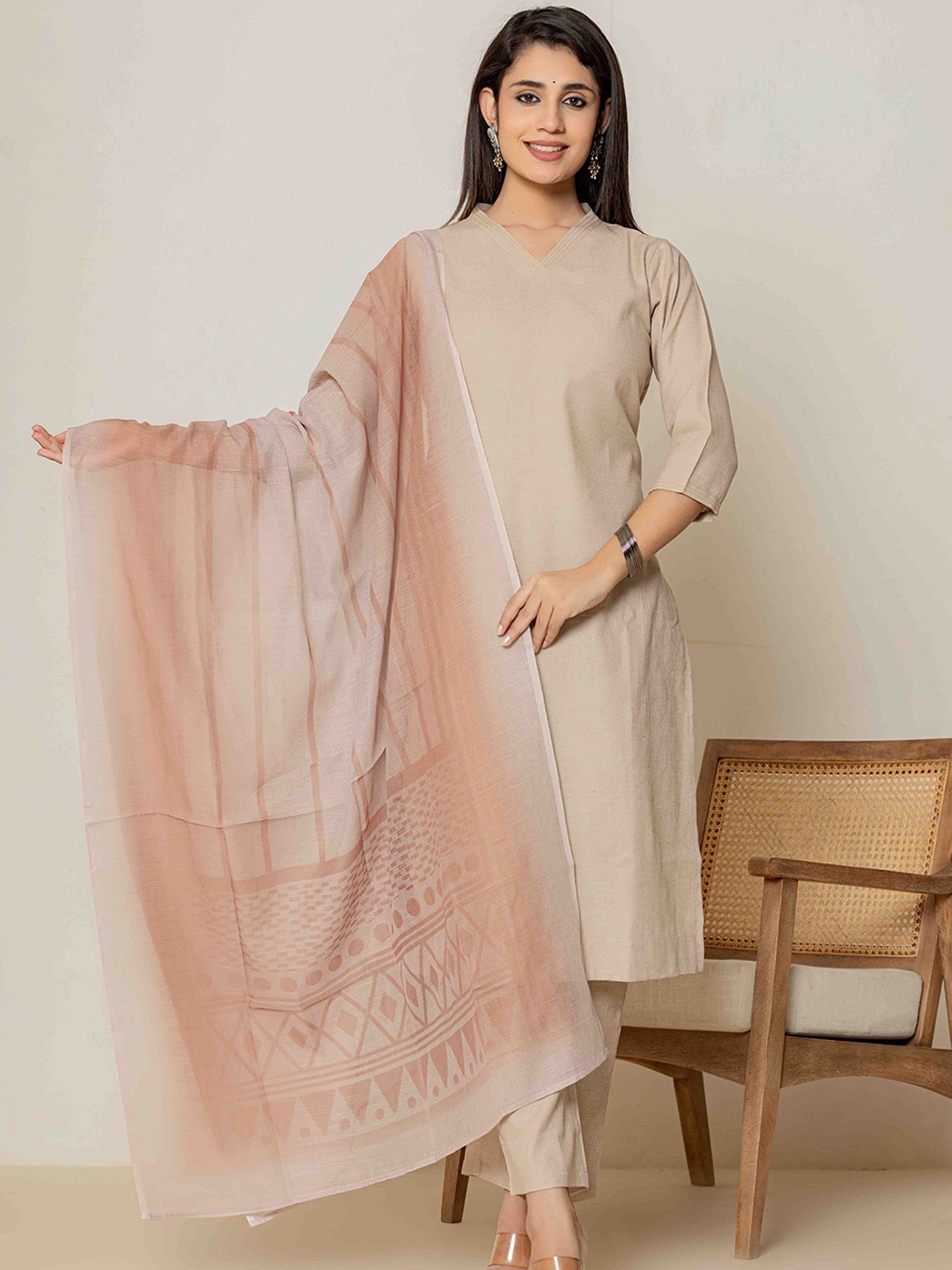 

Do Dhaage V-Neck Regular Pure Cotton Kurta with Trousers & Dupatta, Brown