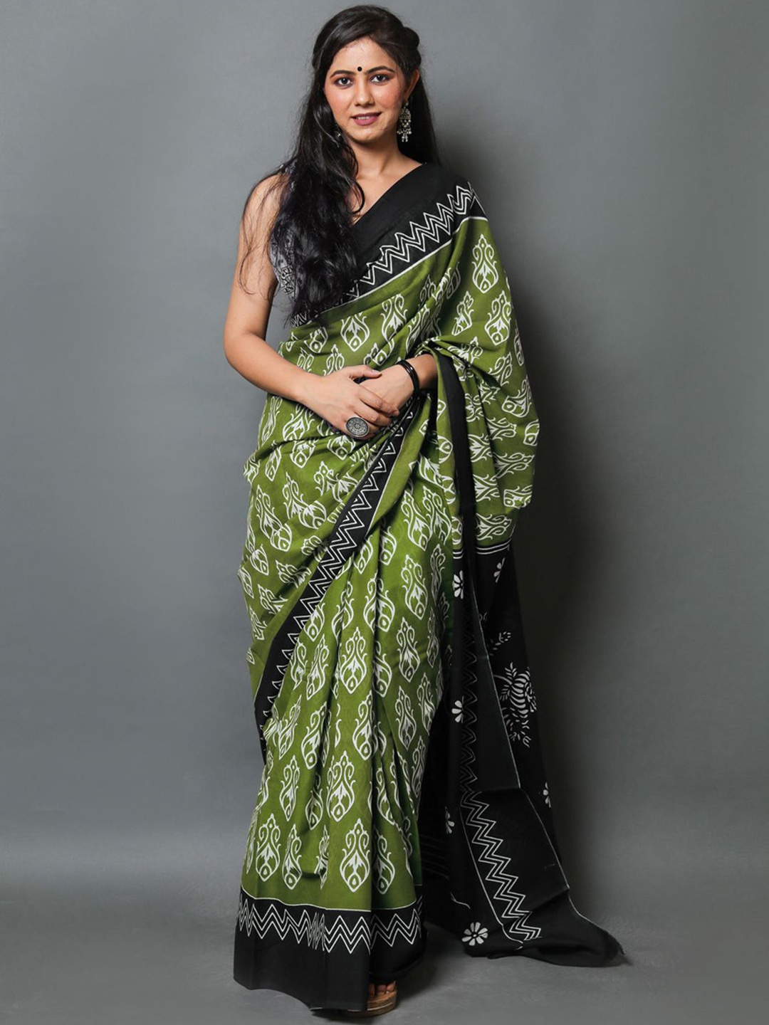 

KALINI Women Printed Pure Cotton Saree, Green