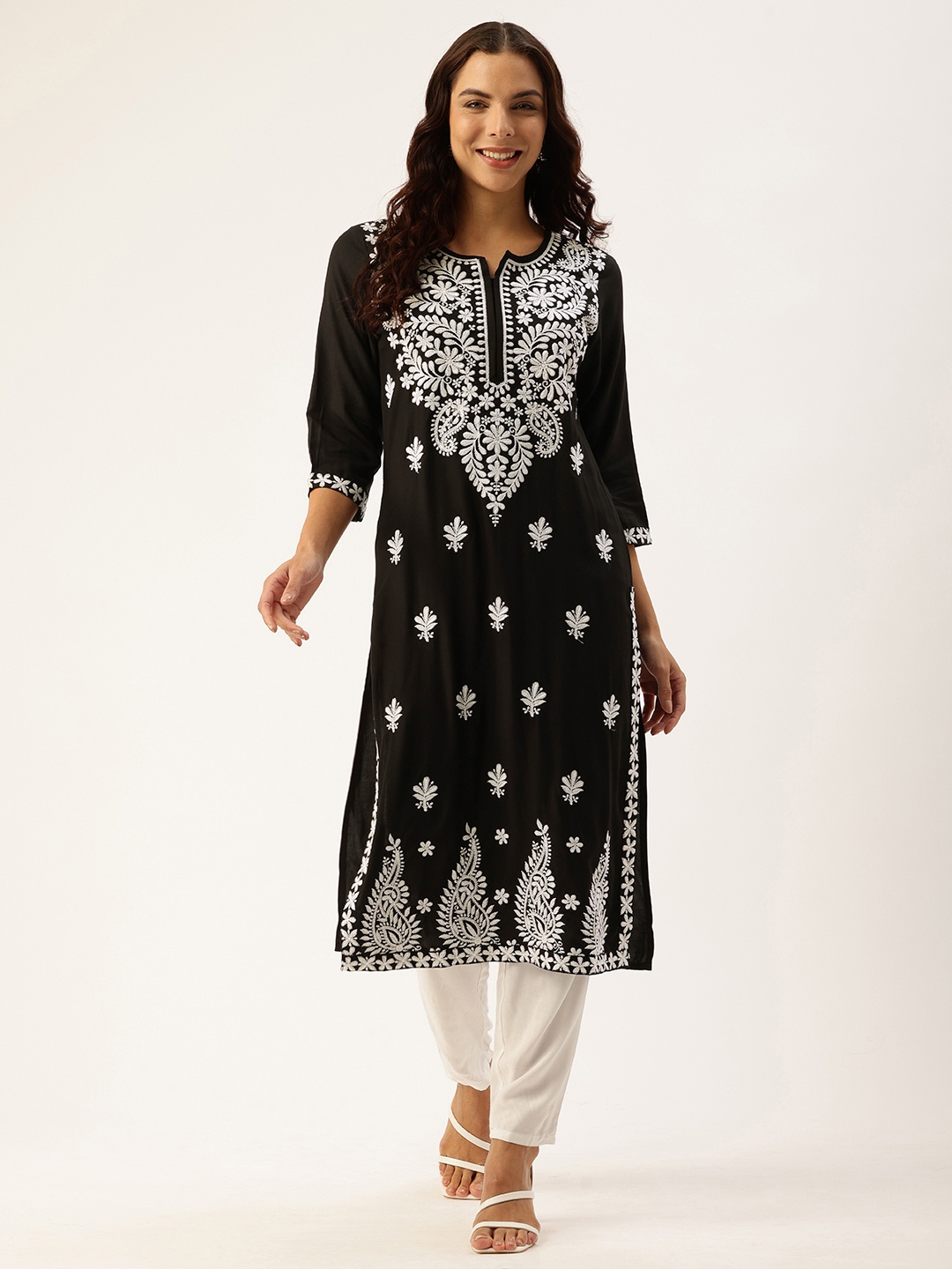 

AMUKTI Floral Embroidered Thread Work Kurta, Black