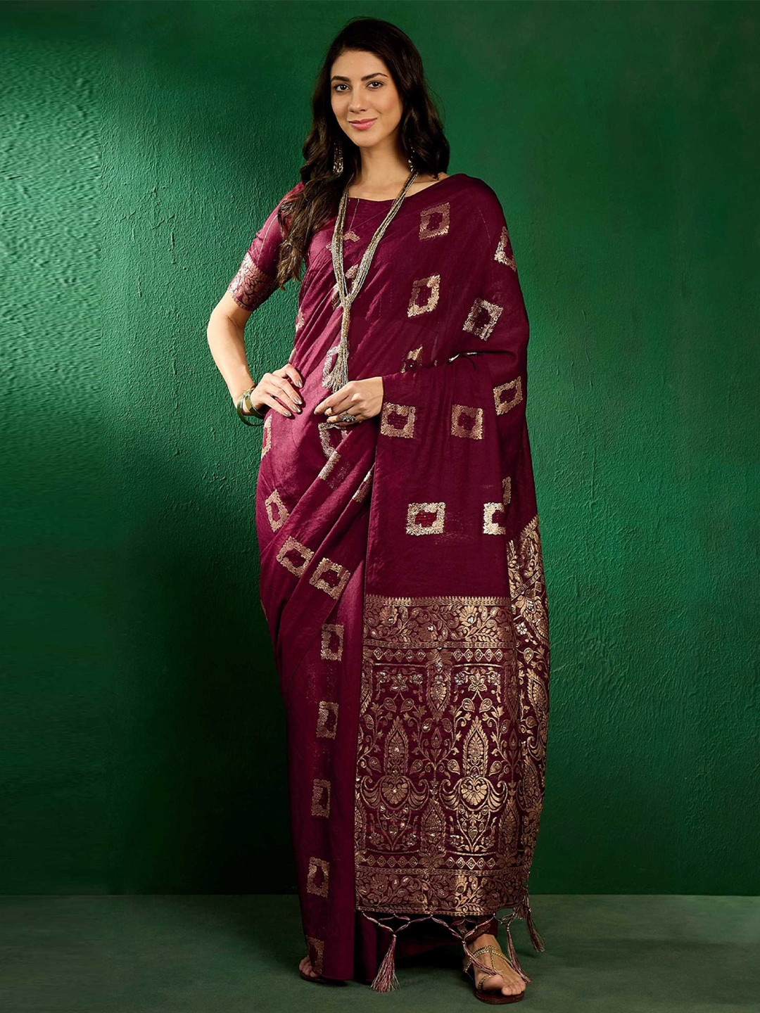

Panzora Zari Woven Design Banarasi Saree, Burgundy