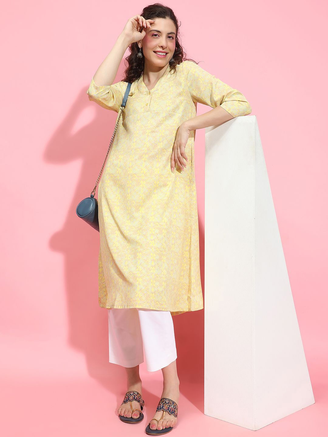 

Oxolloxo Floral Printed V-Neck Pure Cotton Straight Kurta, Yellow