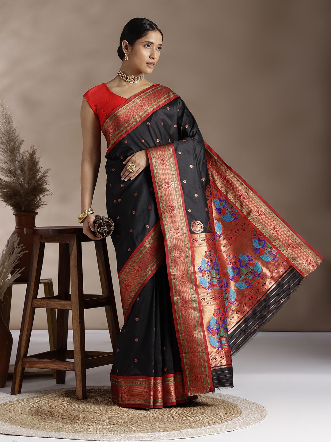 

JUST FASHION Woven Design Zari Paithani Saree, Black