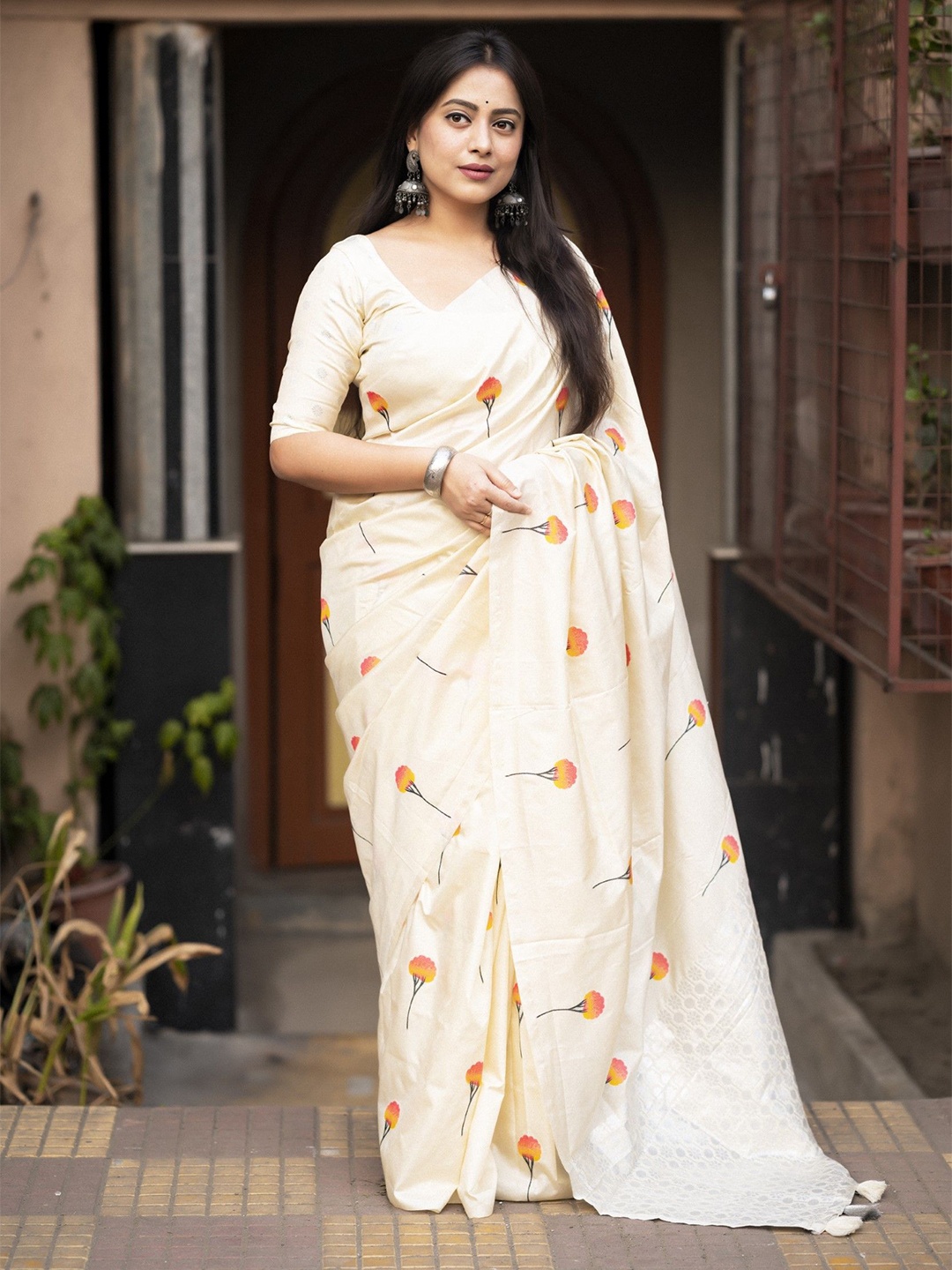 

Panzora Floral Saree, Cream