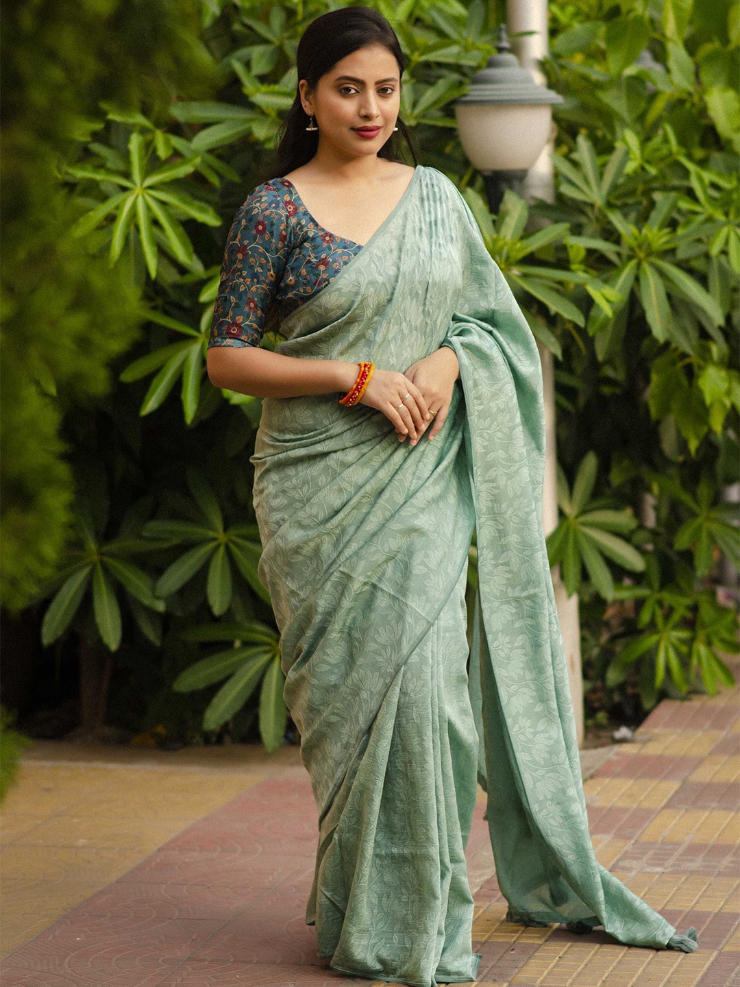 

Panzora Woven Design Saree With Unstitched Blouse Piece, Blue