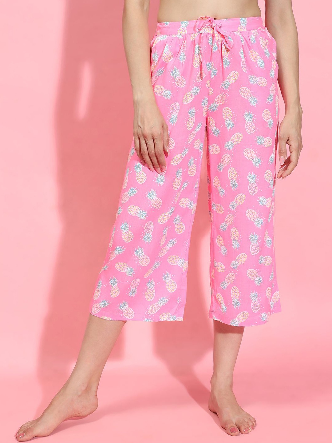 

Oxolloxo Women Printed Three-Fourth Length Mid-Rise Lounge Pants, Pink