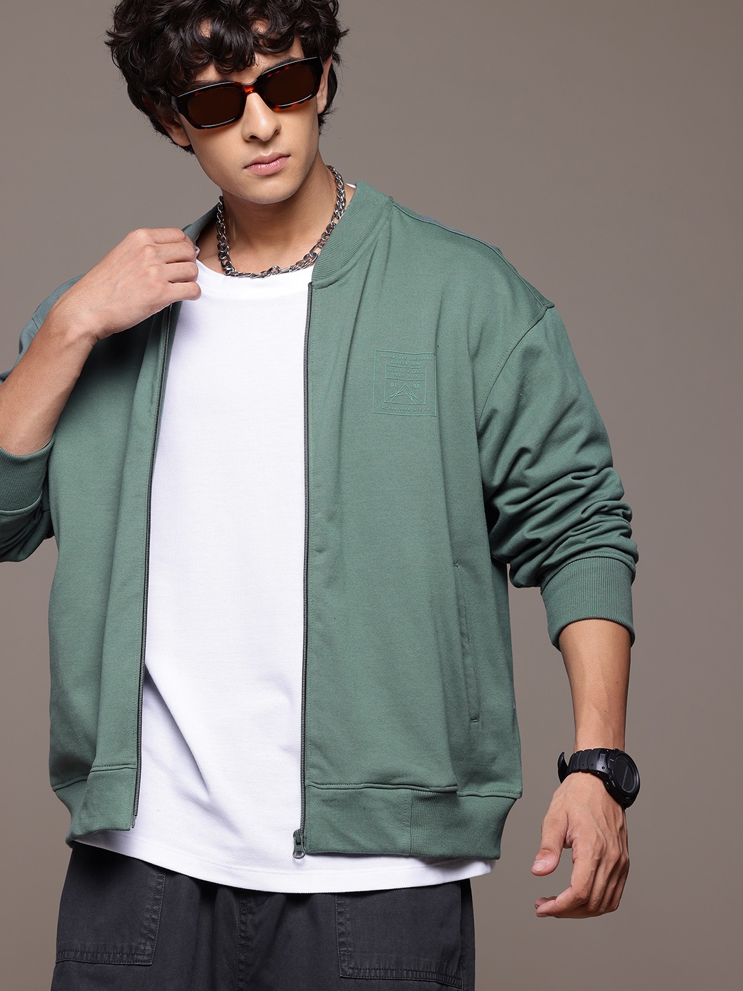 

The Roadster Lifestyle Co. Men Relaxed Fit Sweatshirt, Green