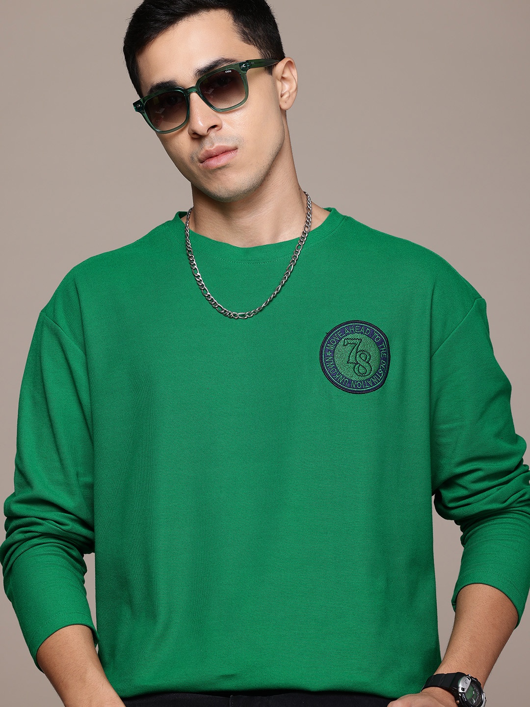 

The Roadster Lifestyle Co. Men Solid Sweatshirt, Green