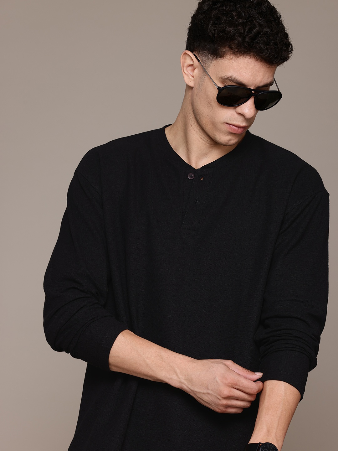 

The Roadster Lifestyle Co. Men Henley Neck Sweatshirt, Black