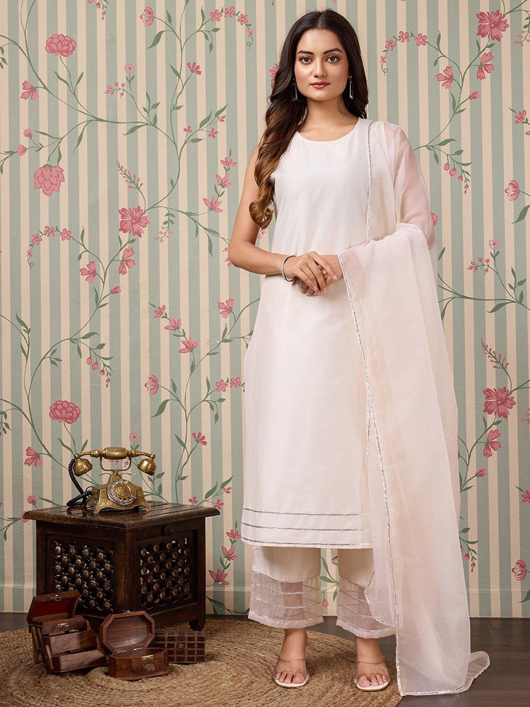 

Ode by House of Pataudi Regular Kurta with Trousers, Off white