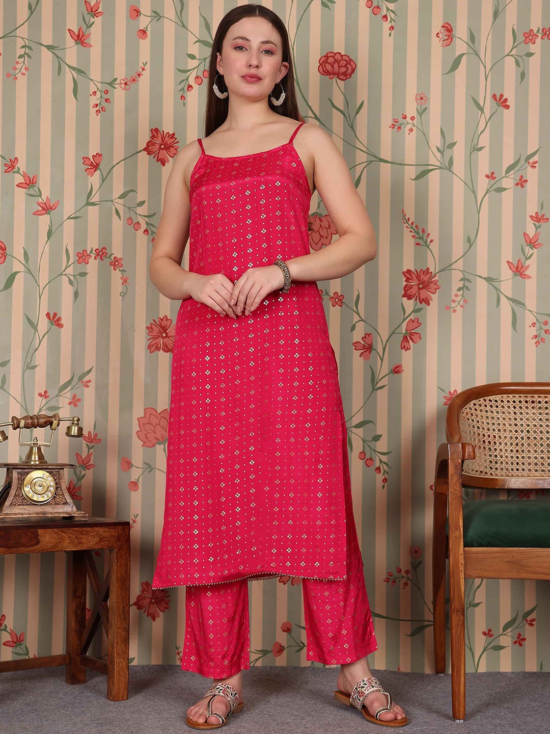 

Ode by House of Pataudi Floral Printed Regular Kurta with Trousers, Fuchsia