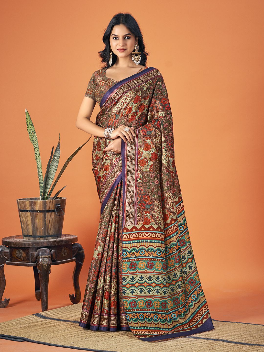 

Fashion Petals Digital Print Pashmina Tussar Saree, Brown